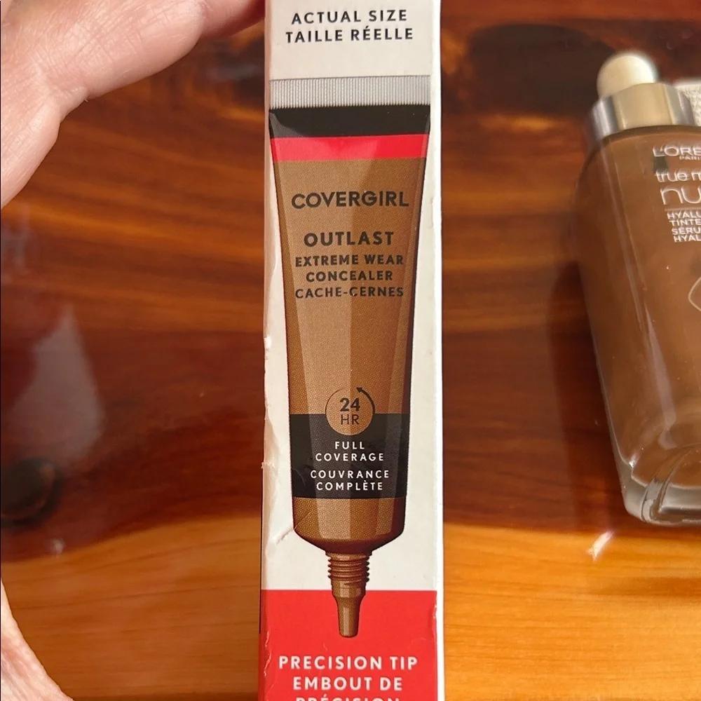 COVERGIRL Outlast Extreme Wear Concealer and Pressed Powder Set